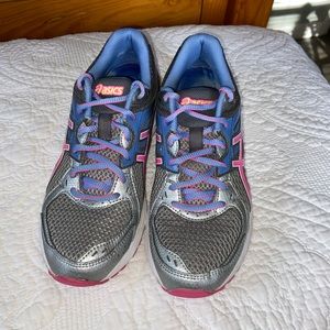 Women’s ASICS size 7